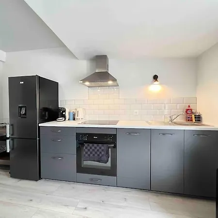 Apartment Avec Terrasse, Climatisation Et Parking Prive ! *